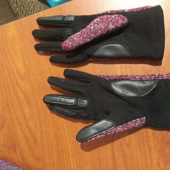 Adidas Gloves (Small) - Picture 1 of 2